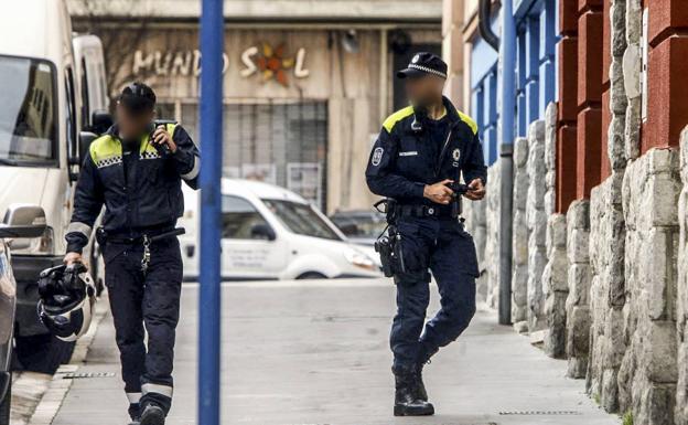 Un 'okupa' se precipita por un patio interior cuando huía de la Policía Local de Vitoria