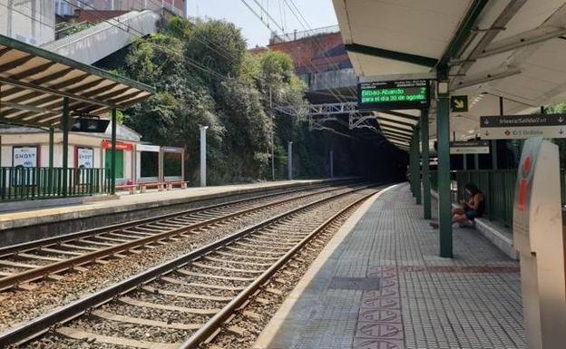 Renfe arreglará la fachada de la estación de Bidebieta antes de que finalice el año