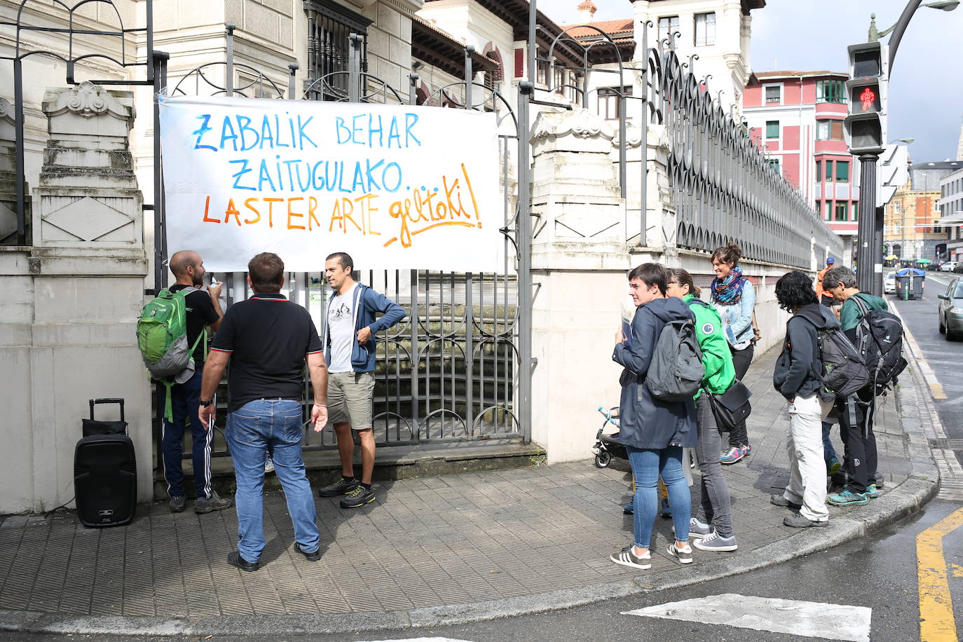La protesta de los vecinos en Atxuri