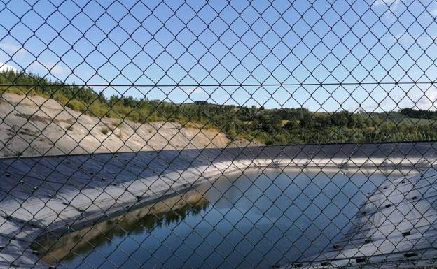 El suministro de agua en Carranza peligra por la falta de lluvia y fallos en una balsa