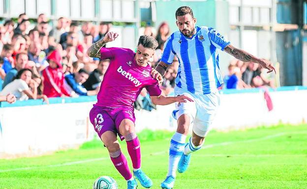 Ximo Navarro se ve más como lateral esta temporada