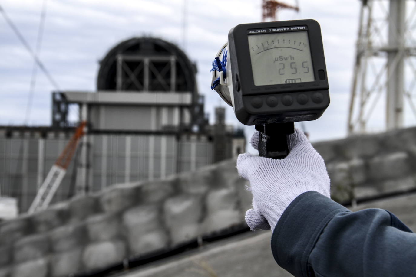 Fukushimako hondamendi nuklearrean kutsatutako ura itsasora isurtzea aztertzen dago Tokioko Konpainia Elektrikoa