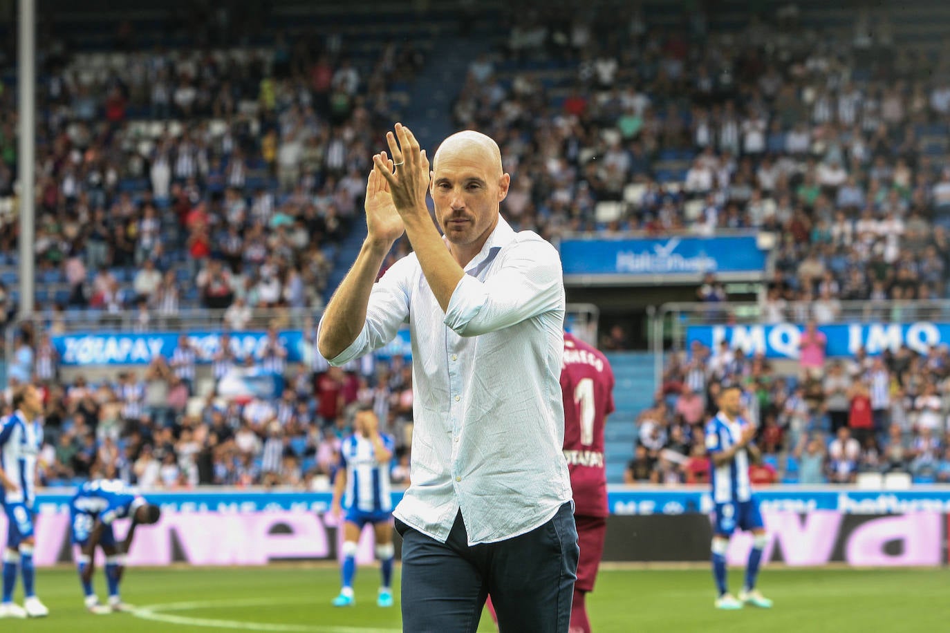 Mendizorroza rinde homenaje a Toquero