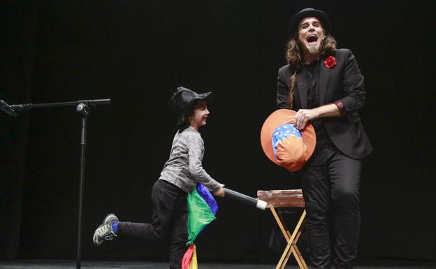 Ilusión y risa cada día para los escolares en Magialdia