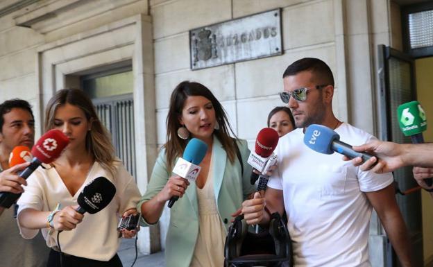 Los tres de 'La Manada' que robaron las gafas en San Sebastián, condenados a una multa de 810 euros