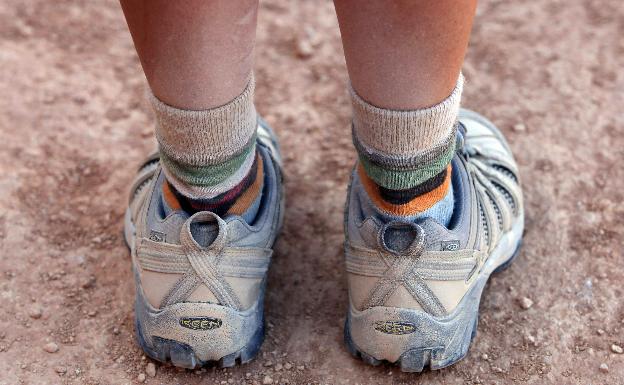 Aprende a cuidar tus pies antes y después de una larga caminata