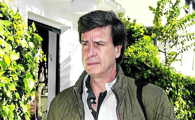 Cayetano Martínez de Irujo, operado de urgencia
