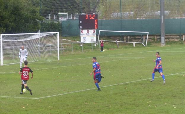 Polémica en Getxo por el césped de Fadura: «No hay un equipo de Segunda B en toda España en esta situación»