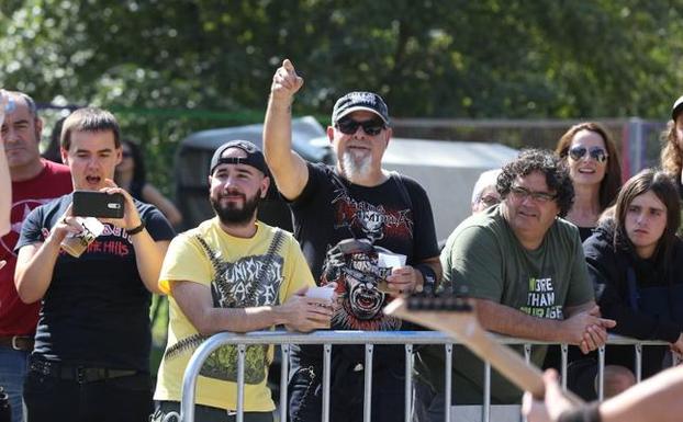 Dima se entrega al metal