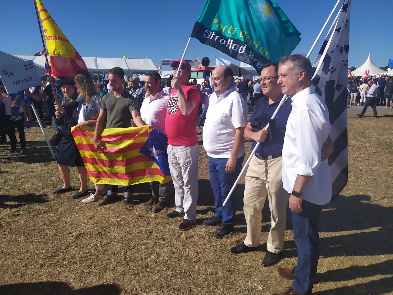 Las campas de Foronda vuelven a acoger un año más el Alderdi Eguna