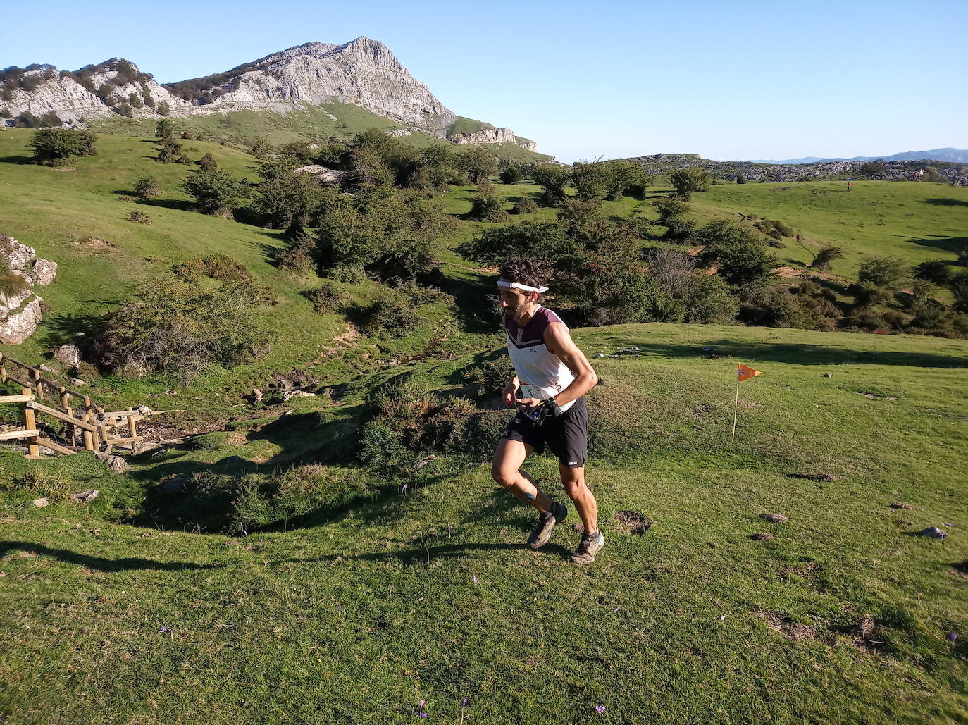 Gorbeia Suzien Ternua