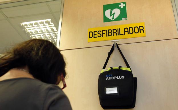 Agentes de Policía Local de Vitoria reaniman a un conductor en parada cardiorrespiratoria