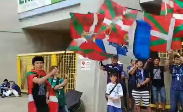 Así animan a Susaeta en el Gamba Osaka japonés