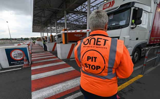 Detienen a un alavés en el eurotúnel con dos inmigrantes ocultos en su coche