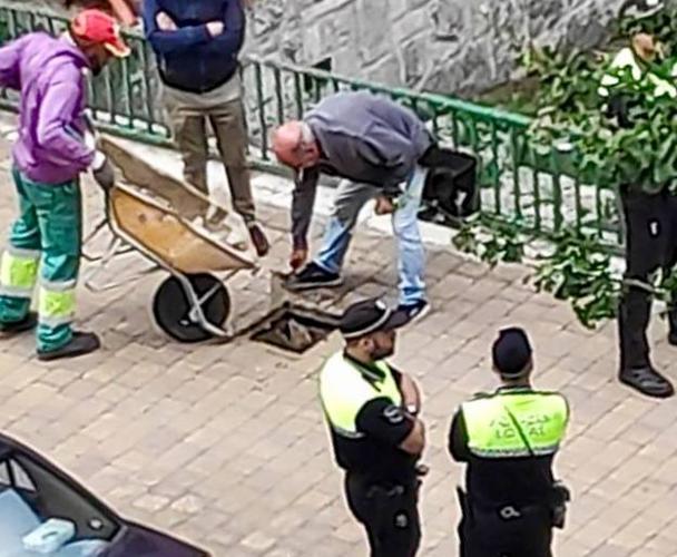 La Policía Local de Vitoria corta el agua a los okupas de Olárizu tras descubrir que se habían reenganchado