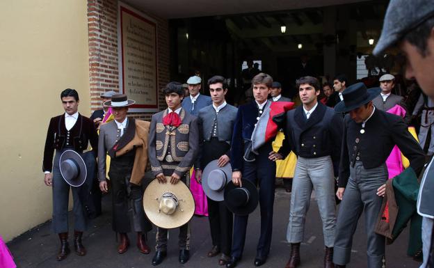 Con nocturnidad y derroche orejil