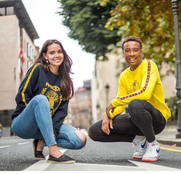 Un rapero de San Francisco crea firma de ropa urbana para despertar los colores de este barrio bilbaíno | El