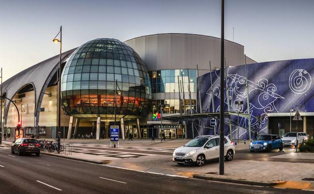 Le estafan 500 euros con un móvil falso y queda otra vez con las timadoras para que las arreste la Ertzaintza