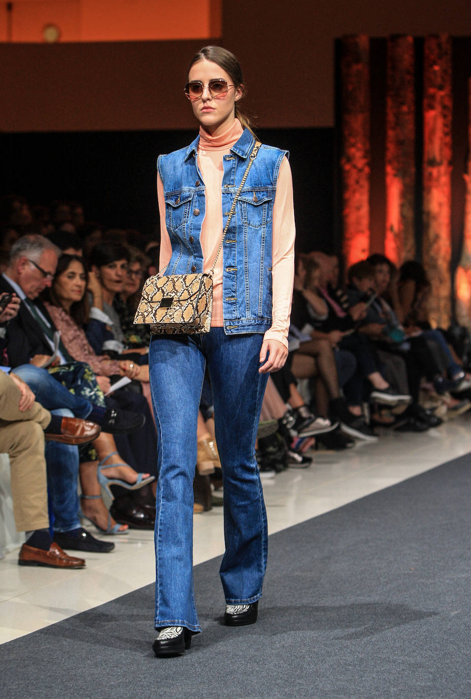 Superposiciones y estilo setentero, primeras tendencia en la pasarela Gasteiz On