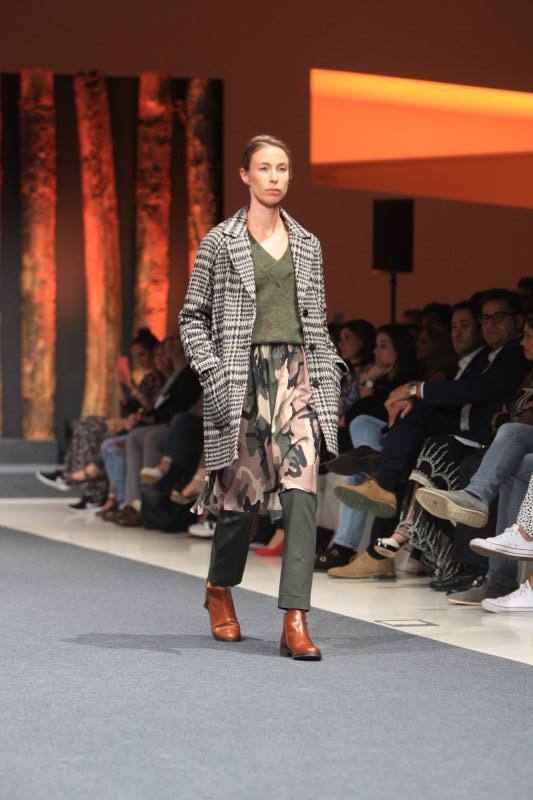 El 'total black' y el estilo militar dan la batalla esta temporada