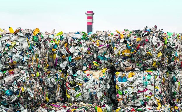 El contenedor amarillo se usa mal