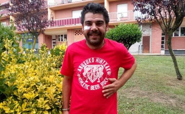 Una peña del Athletic homenajea al hombre herido por ayudar a dos chicas en Plentzia