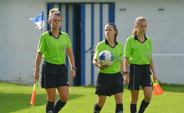 Primer trío arbitral femenino en un partido de División de Honor masculina: un paso más a la «normalidad»