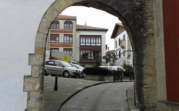 Un libro redescubre los secretos de la muralla de Plentzia