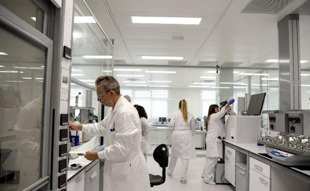 Faes Farma prosigue con su plan internacional y compra un laboratorio en Colombia