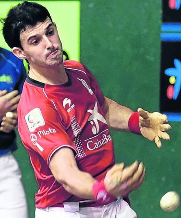 Altuna III desborda a Peio Etxeberria