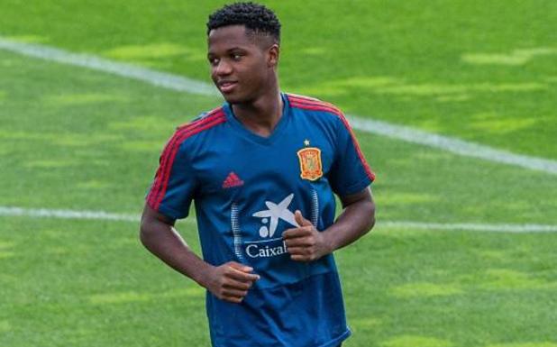 Ansu Fati roza el gol en su debut con la sub-21