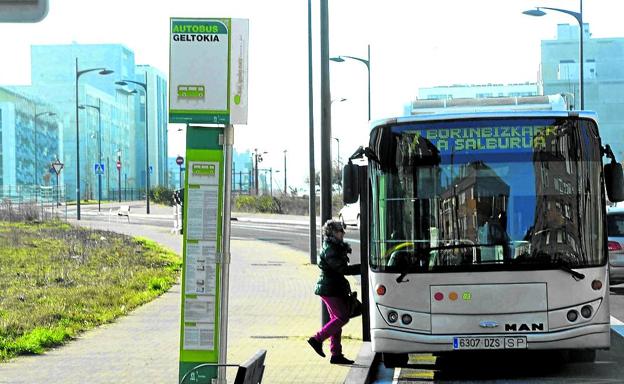 «La línea 7 necesita cambios, es un viaje turístico por Lakua», pide Borinbizkarra