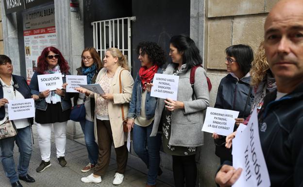 Padres y madres de alumnos manifiestan su «estupor» y anuncian que van «a tomar medidas»