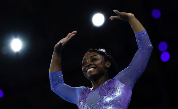 Simone Biles, coleccionista de oros y superviviente