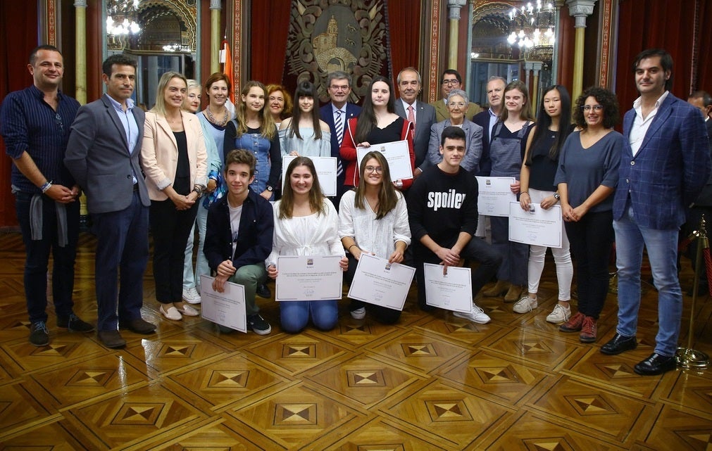 10 estudiantes reciben las becas Doña Casilda de Iturrizar «por su excelencia académica»