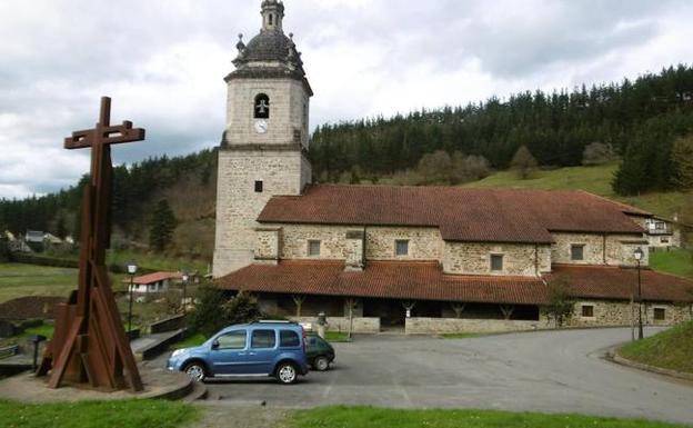 Zeanuri conmemora el centenario del incendio de la parroquia de Andra Mari