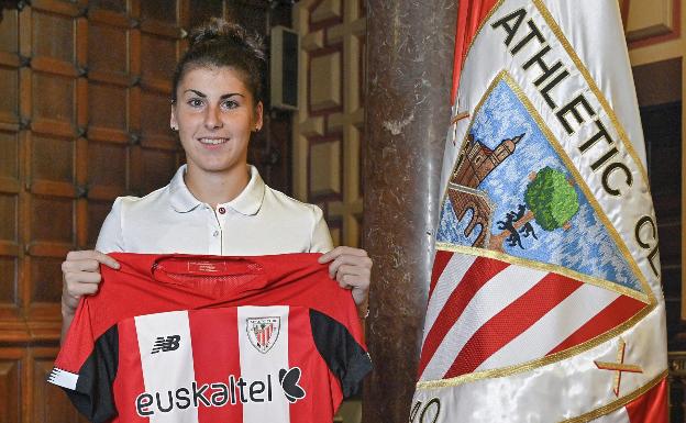 Lucía prolonga su contrato con el Athletic hasta 2022