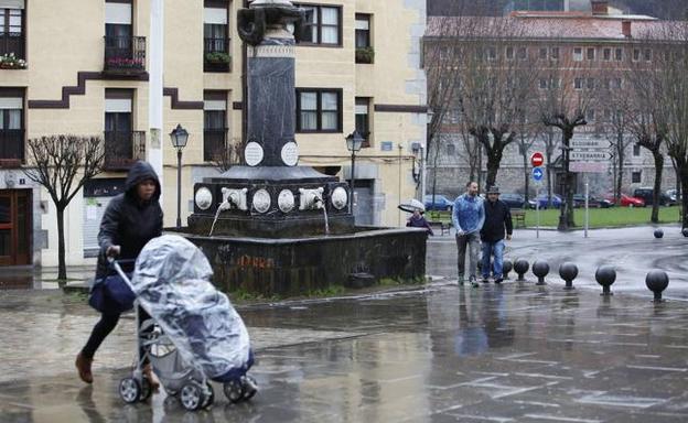 La sequía de la cuenca del Artibai obliga a cerrar las fuentes en Ondarroa y Markina