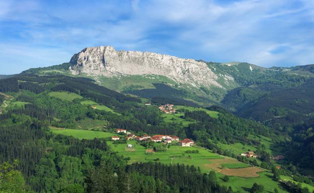 Una ruta de otoño por las ermitas y bosques de Orozko