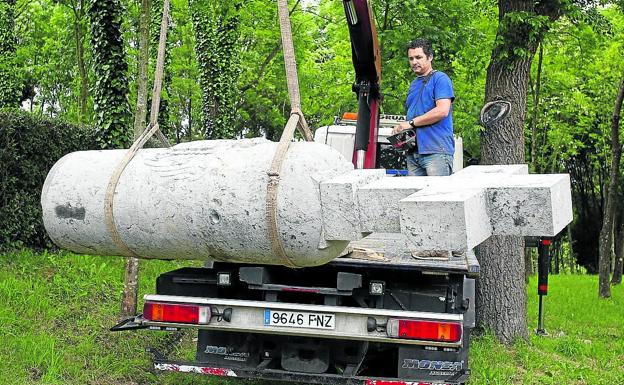 El Gobierno vasco retira 1.523 símbolos franquistas de las calles de Euskadi