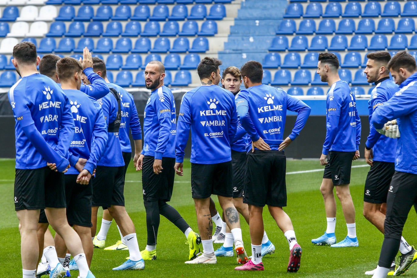 El Alavés entrena en Mendizorroza