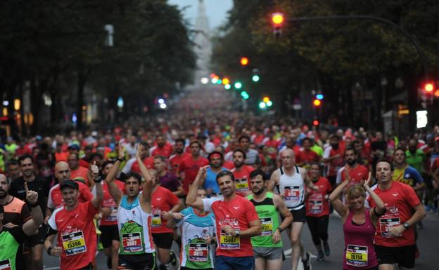 Los atletas kenianos, grandes favoritos de la maratón nocturna