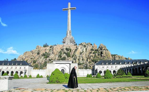 La exhumación de Franco llega a su fin tras 416 días de resistencia familiar