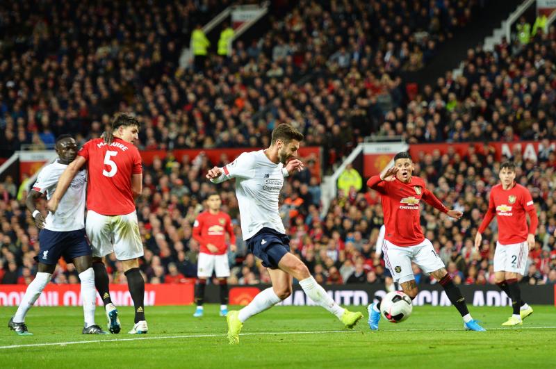 El Liverpool rescata un punto ante el United en un intenso clásico