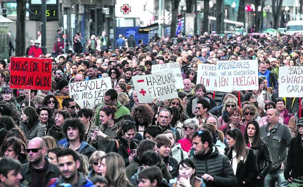 Las familias ven «muy difícil» llegar a una mediación tras reunirse con los sindicatos