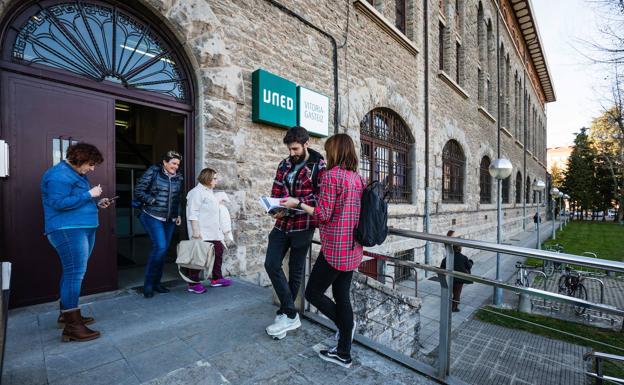 La UNED inicia el curso en Vitoria con 3 nuevos másteres y más clases de inteligencia emocional