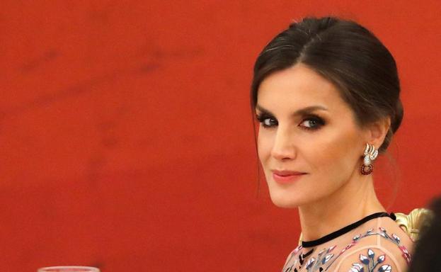 Muchas flores y 'glamour': los looks de Letizia en su periplo por Asia