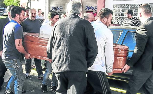 La familia de los autores del crimen de Zabala abandona Bizkaia por temor a represalias