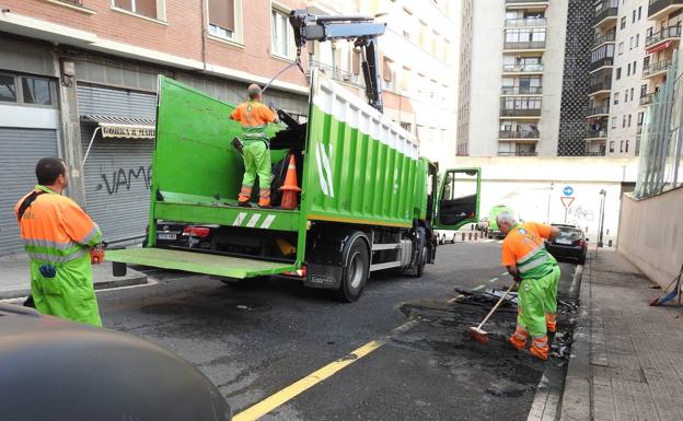 Otros dos contenedores quemados en Bilbao esta mañana