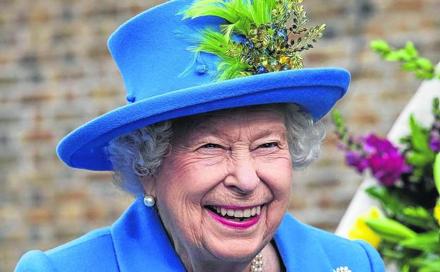 Isabel II busca un asistente personal competente